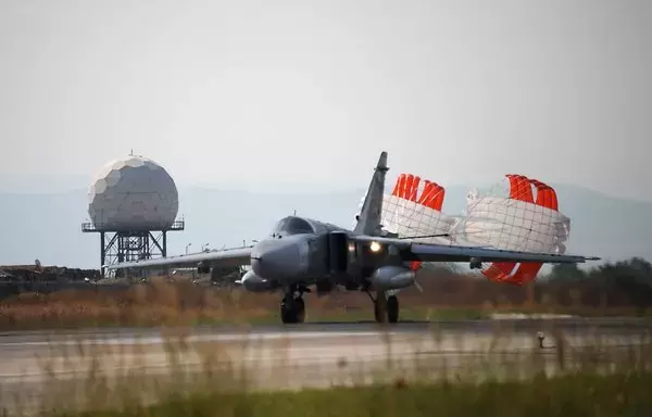 مقاتلة روسية من طراز سو-35 تهبط في قاعدة حميميم العسكرية الروسية في محافظة اللاذقية السورية يوم 26 أيلول/سبتمبر 2019. [ماكسيم بوبوف/وكالة الصحافة الفرنسية]