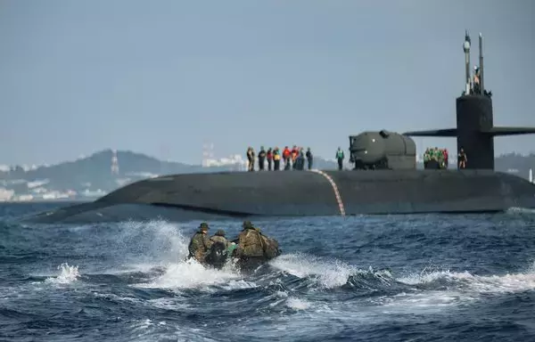 الغواصة يو إس إس أوهايو تظهر خلال عمليات مشتركة مع قوات البحرية الأميركية قبالة أوكيناوا في اليابان بتاريخ 4 شباط/فبراير 2021. [البحرية الأميركية]