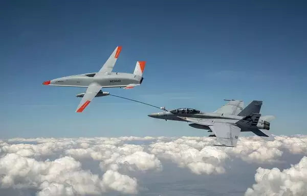 The MQ-25 T1 test asset transfers fuel to a US Navy F/A-18 Super Hornet on June 4, 2021, marking the first time in history that an unmanned aircraft has refuelled another aircraft. [Boeing]