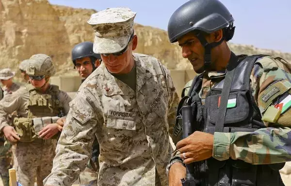 عناصر من الجيشين الأميركي والأردني يجرون مناورات تدريبية مشتركة في الأردن. [القيادة المركزية الأميركية]