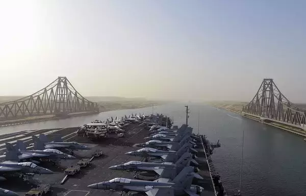 حاملة طائرات أميركية تعبر قناة السويس في عام 2019. [القيادة المركزية الأميركية]