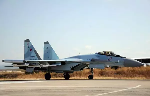 A Russian air force Sukhoi Su-35 fighter lands at the Russian military base of Hmeimim in Latakia province, Syria, September 26, 2019. [Maxime Popov/AFP]