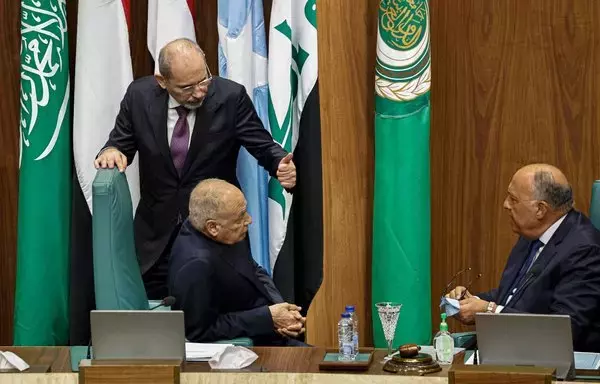 Jordan's Foreign Minister Ayman Safadi (L) speaks with Arab League secretary-general Ahmed Aboul Gheit (C) and Egypt's Foreign Minister Sameh Shoukry during an emergency meeting of Arab League foreign ministers in Cairo on May 7. [Khaled Desouki/AFP]
