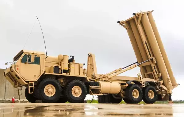 يمكن رؤية نظام أسلحة ثاد في قاعدة أندرسن الجوية بجزيرة غوام يوم 26 تشرين الأول/أكتوبر 2017. [الجيش الأميركي]