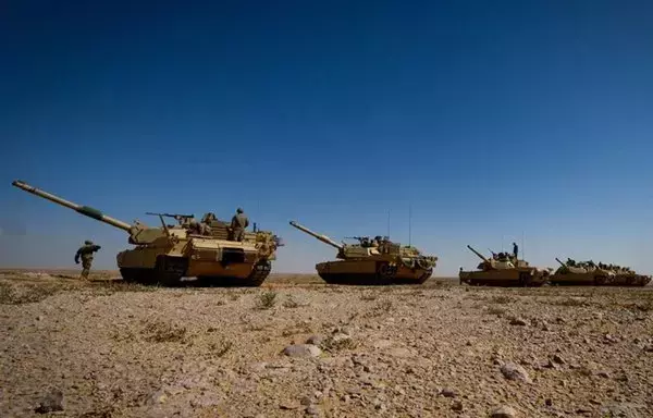 القوات الأميركية والمصرية تشارك في التدريب المشترك "النجم الساطع" بالقرب من قاعدة محمد نجيب العسكرية بمصر. [القيادة المركزية الأميركية]