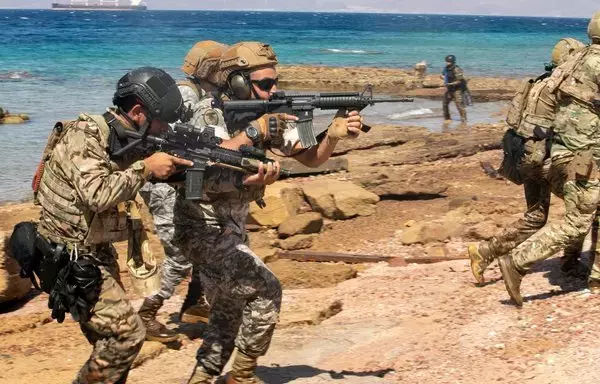 A Jordanian maritime counterterrorism team and Lebanese Marine commandos conduct Over the Beach operations in Aqaba, Jordan, during Exercise Eager Lion on September 8, 2022. [US Army]