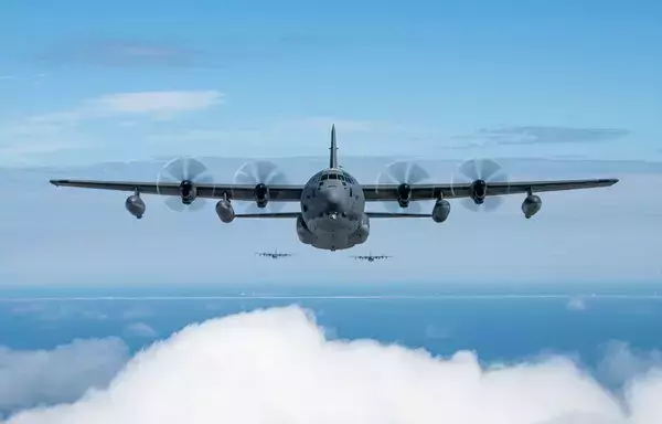 تشكيل من طائرات إم سي-130 جيه كوماندوز 2 يحلق بالقرب من فلوريدا يوم 21 أيلول/سبتمبر الماضي. [القوات الجوية الأميركية]