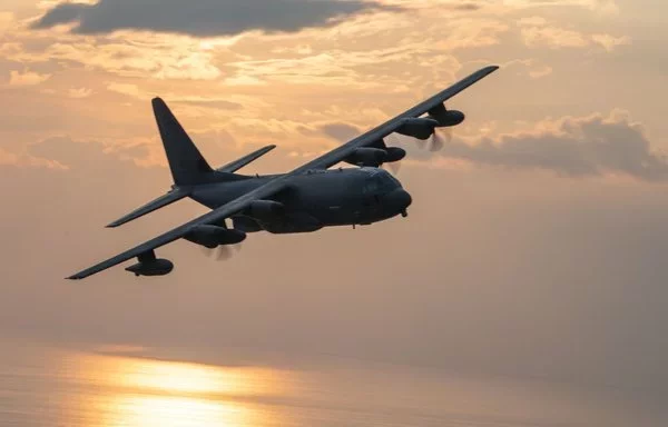 طائرة من طراز إم سي-130 جيه كوماندو 2 تستعد للتحليق فوق فلوريدا في 15 أيلول/سبتمبر الماضي. [سلاح الجو الأميركي]