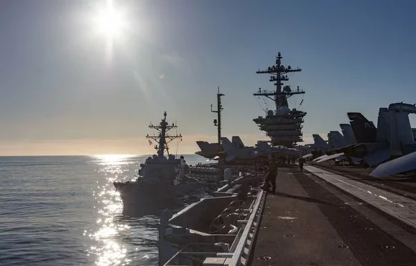 An accompanying surface ship alongside the USS Abraham Lincoln. [US Navy]