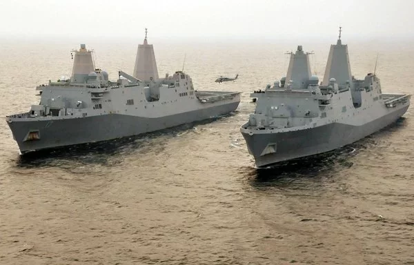 Two US amphibious platform dock ships (LPD) in the Atlantic. [US Navy]