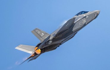 المقاتلة إف-35 لايتنينغ 2 تستعرض قوتها المتطورة في معرض دبي للطيران